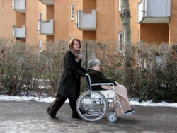 Zweijährige Familienpflegezeit gefordert