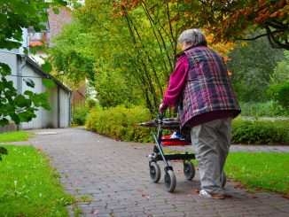 Hilfsmittel für Senioren erleichtern den Alltag