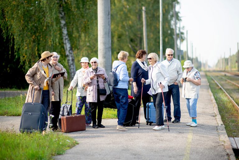 Bahnreisen für Senioren – Ermäßigt von A nach B - Aktive-Rentner.de