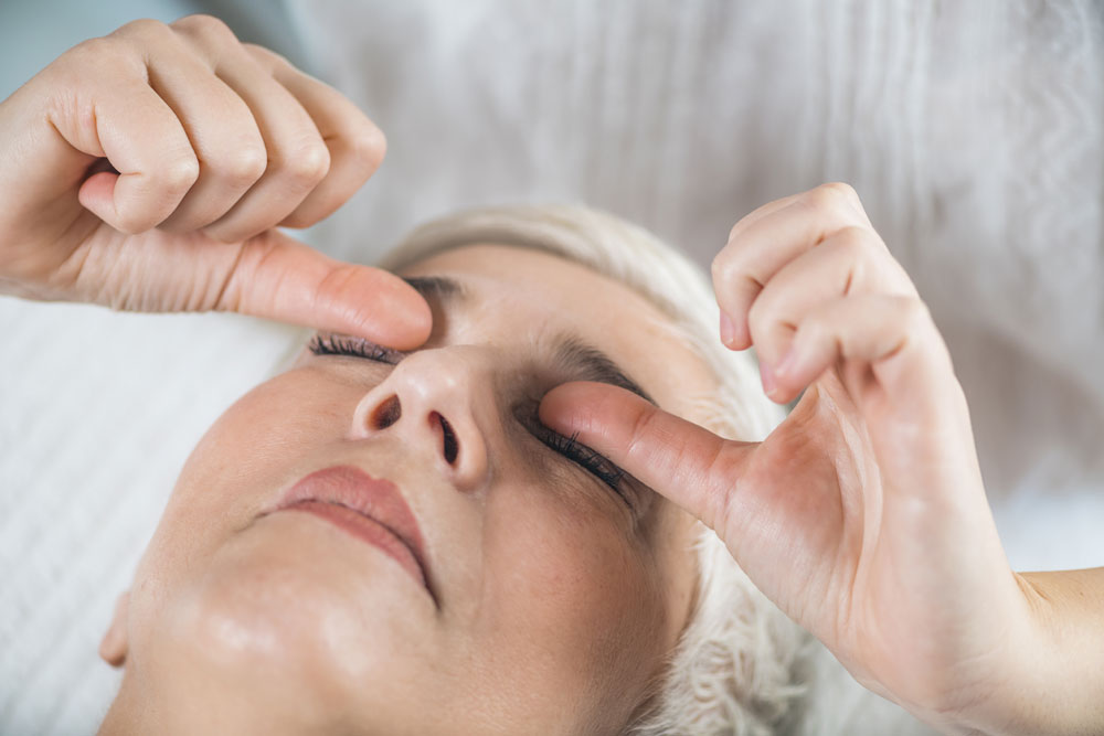 © Microgen / stock.adobe.com Akupressur Augen