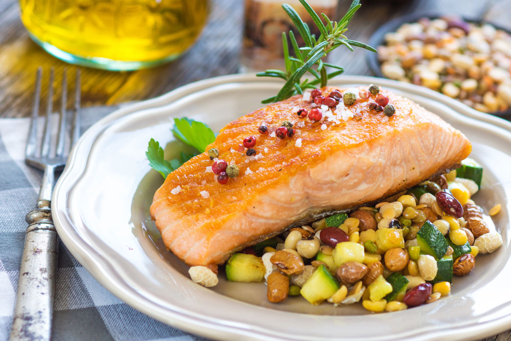 Lachs: reich an Omega-3-Fettsäuren Herzerkrankungen vorbeugen Ernährung