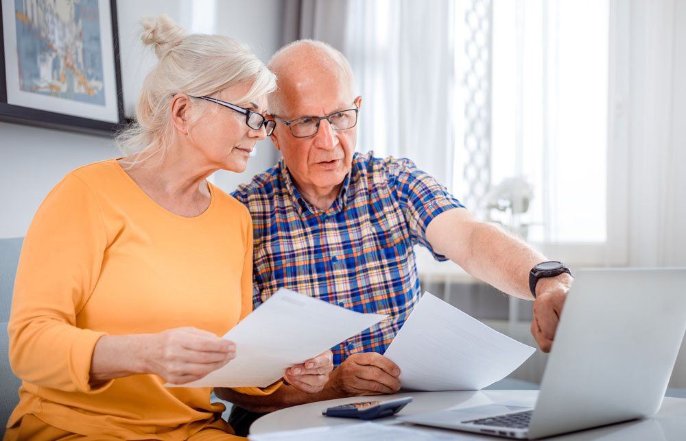 Senioren machen Kreditvergleich